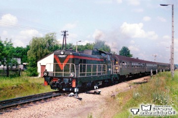 Bełżec 26.06.1992. Pociąg z Przeworska , lokomotywa SP42-015.