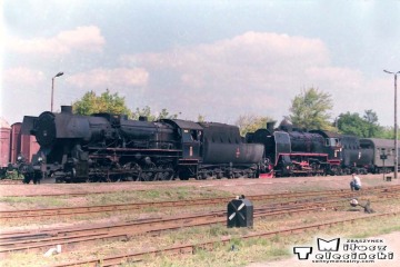 Kobylin w dniu 10.09.1988. Parowóz jako pierwszy Ty2-331 z Jarocina 32D43-177, jako drugi Parowóz jako drugi Ty45-379 ze Zbąszynka 27D47-35