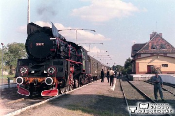 Pociąg specjalny Gniezno - Żnin na stacji końcowej w dniu 09.09.1988.