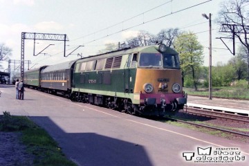 Rzepin 04.05.1992. SP45-175 przyprowadziła pośpieszny - sypialny z Frankfurtu/O do Warszawy - Moskwy.