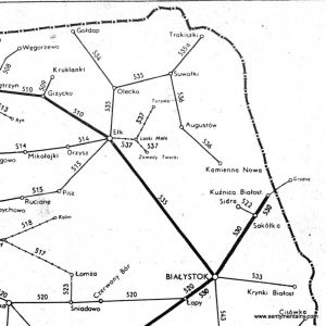 Mapka z Sieciowego Rozkładu Jazdy Pociągów z roku 1963/64. Ruch pociągów z Suwałk odbywał się od północy do stacji Kamienna Nowa. Od południa linię ukończono do stacji Sidra.