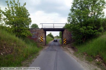 Rogoziniec 18.05.2016, wiadukt linii kolejowej Zbąszynek - Międzyrzecz, nad drogą prowadzącą od szosy głównej do Technikum leśnego.