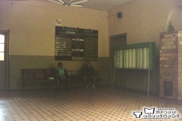 Werbkowice 25.06.1992. Na zdjęciu, razem z mamą czekamy na pociąg w kierunku Hrubieszowa.