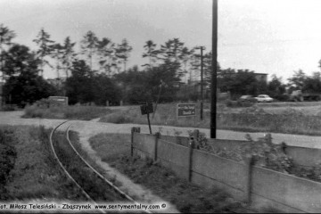 Trzcianka Zachodnia w lipcu 1985, fotka z oddalającego się pociągu do Nowego Tomyśla.