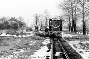 Lokomotywa Lxd2, prowadzi pociąg z Opalenicy do Lwówka, na odcinku do Trzcianki w dniu 14.03.1987.