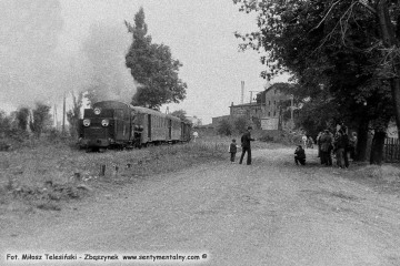 Pociąg specjalny opuszcza Duszniki kierując się na Śliwno - Trzciankę Zachodnią 13.09.1986.