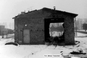 Duszniki Wlkp. w dniu 04.03.1986. Parowozownia tuż przed zburzeniem, "przebita" lokomotywą Lxd2.
