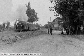 Pociąg specjalny z okazji 100 rocznicy kolejki (przypadającej 23.10.1886) wyjeżdża ze stacji Duszniki Wlkp. w dniu 13.09.1986.