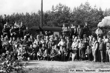 Zdjęcie grupowe uczestników imprezy 23.10.1987