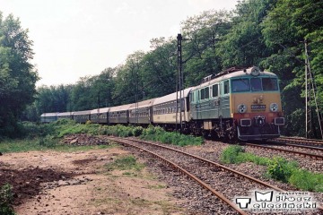 EU07-382 na odcinku Warszawa Gdańska - Jelonki w dniu 06.06.1991.