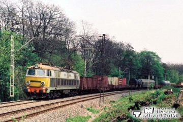 ET22-416 MD Kutno na odcinku Jelonki - Warszawa Gdańska w maju 1991.