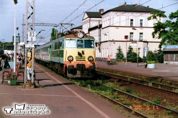 Krzyż. Pociąg Szczecin-Poznań w dniu 17.05.2000.