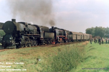 Krotoszyn - Krobia w dniu 10.09.1988. Parowóz jako pierwszy Ty2-331 z Jarocina 32D43-177, jako drugi Parowóz jako drugi Ty45-379 ze Zbąszynka 27D47-35