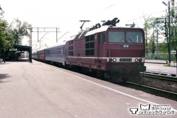 Rzepin w dniu 17.05.1994. 180 003 - 6. z EC "Varsovia" wjeżdża z Berlina.
