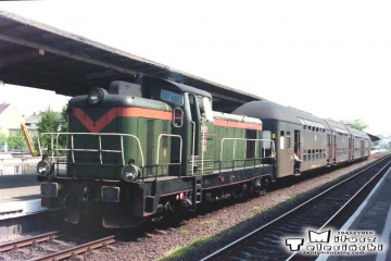 Gorzów Wlkp. SP42-x13 z osobowym 11133 do Kostrzynia w lecie 1991.