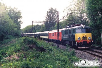 EU07-325 na odcinku Warszawa Gdańska - Jelonki w dniu 06.06.1991.