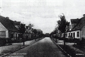 Ulica Kościelna, zamieszkałą przez katolików, w pobliżu "małego" kościoła, wybudowanego w 1931 roku, jako dla mniejszości katolickiej - z Saksonii.