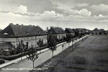 Widok dzisiejszej ulicy Wojska Polskiego w stronę dworca. Widoczny odcinek pomiędzy ulicami Warszawską a Wąską.