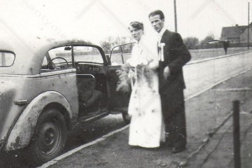 Rok 1957. Brakuje jeszcze chodnika, który położono w latach 50 tych. Ślub moich rodziców.