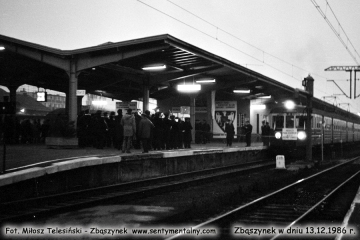 Widok z pociągu inspekcyjnego, jako pierwszego po otwarciu elektryfikacji do Czerwieńska w dniu 13.12.1986. 