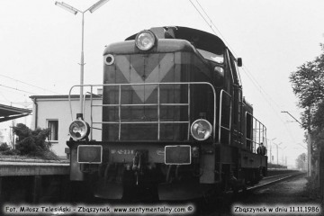 SP42-238 najeżdża na pociąg do Leszna. 11.11.1986
