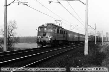 EU07-083 prowadzi osobowy z Poznania w dniu 12.11.1986.