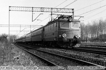 EP05-05 z ekspresem "Berolina"wjeżdża do Zbąszynka z Warszawy w dniu 19.04.1987.