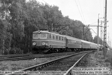 EP05-08 z Warszawy do Berlina zbliża się do nastawni "Chlastawa" z pociągiem ekspresowym "Berolina" w dniu 19.05.1987