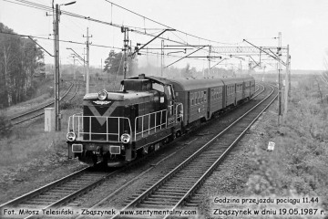 SP42-237 ze Zbąszynka do Leszna, opuszcza Zbąszynek koło nastawni Chastawa w dniu 19.05.1987.