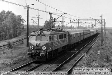 EU07-420 z pośpiesznym Berlin - Warszawa, wyjeżdża ze Zbąszynka koło nastawni "Chlastawa" w dniu 19.05.1987.