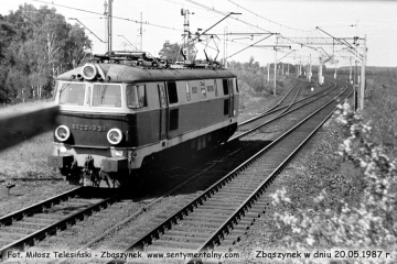 ET22-331 ze Zbąszynka w stronę Poznania mija nastawnię "Chlastawa" w dniu 20.05.1987