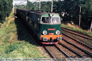 SP45-143 wjeżdża z Leszna koło nastawni "Chlastawa" . Lato 1987.