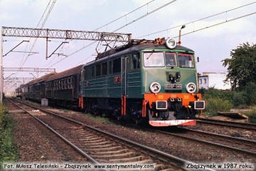 EU07-349 z Poznania, wjeżdża na osobowy w Zbąszynku. Lato 1987.
