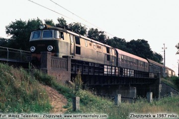 ET22-857 wjeżdża z osobowym do Zbąszynka. Lato 1987