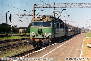 EU07-183 z osobowym Poznań - Rzepin. Lato 1987.