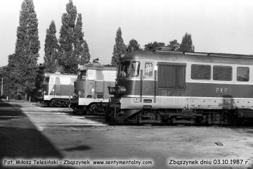 Przed lokomotywownią w Zbąszynku w dniu 03.10.1987