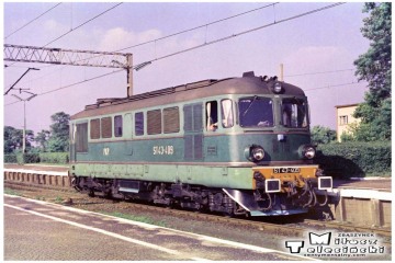 ST43-409 z Leszna objeżdża skład. Lato 1987.