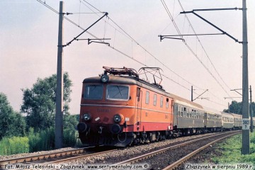 EP05-17 z ekspresem "Berolina" Warszawa - Berlin, zbliża się do Zbąszynka. Lipiec 1988