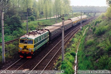 EU07-080 wjeżdża do Zbąszynka z osobowym Rzepin - Poznań od strony Rzepina w dniu 09.05.1989.