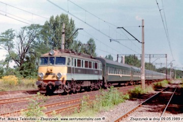 EU07-080 z sypialnym Warszawa - Berlin wjeżdża do Zbąszynka w dniu 09.05.1989.
