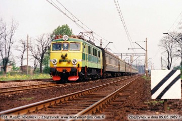 EU07-080 z sypialnym Warszawa - Berlin wjeżdża do Zbąszynka w dniu 09.05.1989.