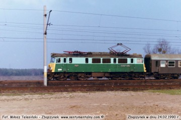 EU07-495 z pośpiesznym Warszawa - Berlin, wjeżdża do Zbąszynka w dniu 24.02.1990.