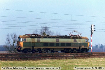 ET22-034 wjeżdża do Zbąszynka od strony Poznania w dniu 24.02.1990
