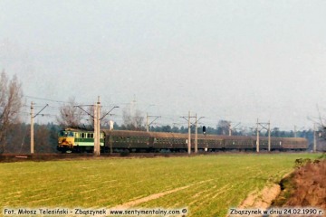 EU07-180 z osobowym Poznań - Jelenia Góra, zbliża się do Zbąszynka w dniu 24.02.1990
