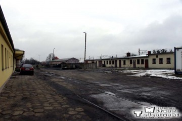 Zaplecze budynków kolejowych, baraków położonych wzdłuż ulicy P.C.K.