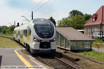 Osobowy Zielona Góra - Gorzów Wlkp. wjeżdża na peron pierwszy w dniu 22.05.2017.