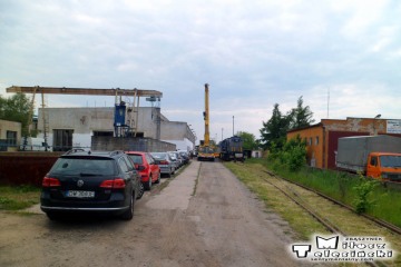 W drodze do lokomotywowni. po lewej wagonownia. po prawej była kolejowa straż pożarna. 19.05.2016 .