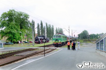 EU07-180 wjeżdża z Rzepina. 19.06.2003