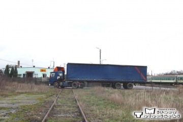 Przejazd pomiędzy bramą do GS ów (do 1945 tartaku), a "myjką" wagonów w dniu 23.11.2009