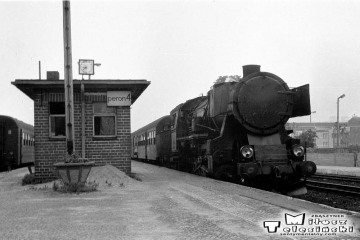 Ty2-214 do Rudnicy na stacji Gorzów Wlkp. Na czas remontu linii Rudnica - Kostrzyn (Chyrzyno), pociągi dojeżdżały tylko do Rudnicy. Fotka wykonana w dniu 22.09.1987.